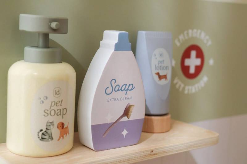 Little Dutch Veterinary Practice FSC wood koka veterinārā klīnika