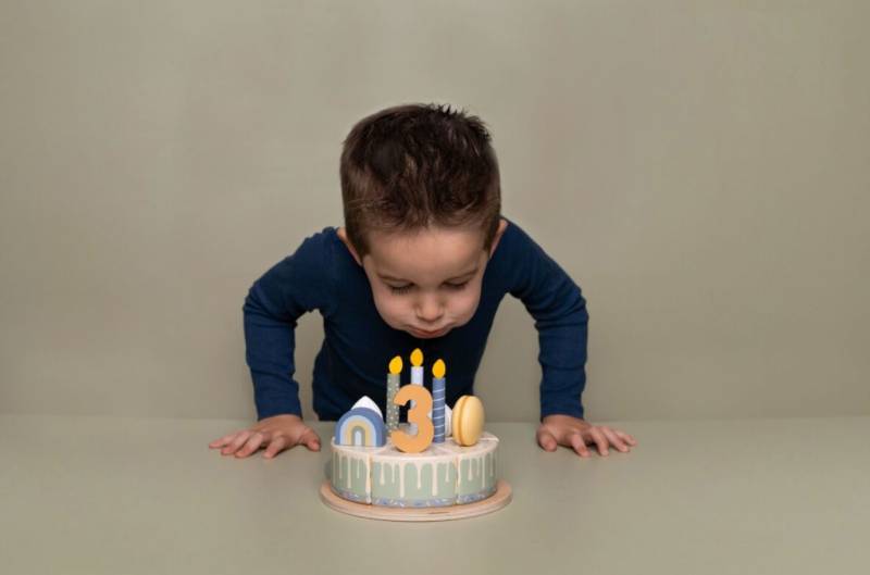 Little Dutch wooden birthday cake blue FSC koka dzimšanas diena kūka ar cipariem un dekorējumiem Little Dutch wooden birthday cake blue FSC koka dzimšanas diena kūka ar cipariem un dekorējumiem