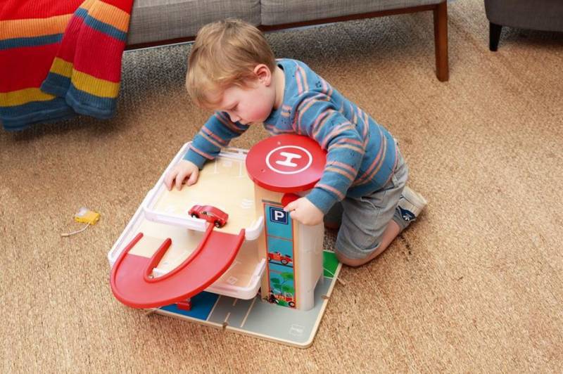 Scratch Garage with contiloop/elevator garāža ar liftu