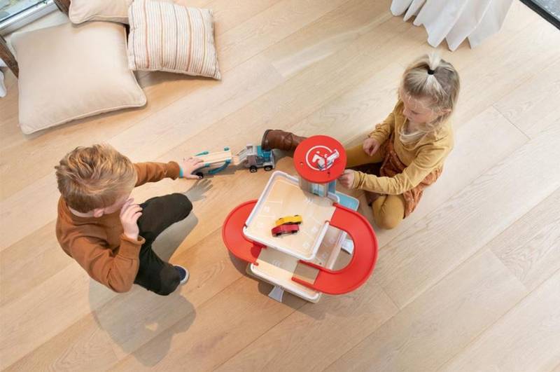 Scratch Garage with contiloop/elevator garāža ar liftu