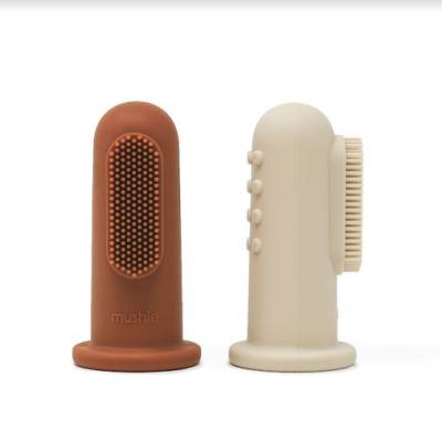Mushie Finger Toothbrush silikona zobu tīrīšanas un smaganu masāžas uzpirkstenis Clay / Shifting Sand
