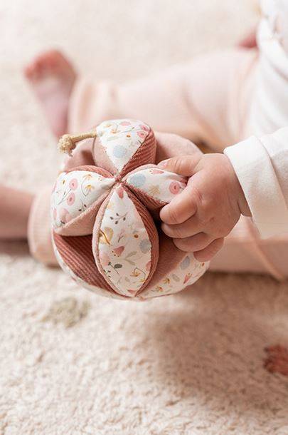 Little Dutch Gripping Ball Flowers & Butterflies satveramā bumba rozā Little Dutch Gripping Ball Flowers & Butterflies satveramā bumba rozā