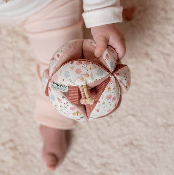 Little Dutch Gripping Ball Flowers & Butterflies satveramā bumba rozā Little Dutch Gripping Ball Flowers & Butterflies satveramā bumba rozā