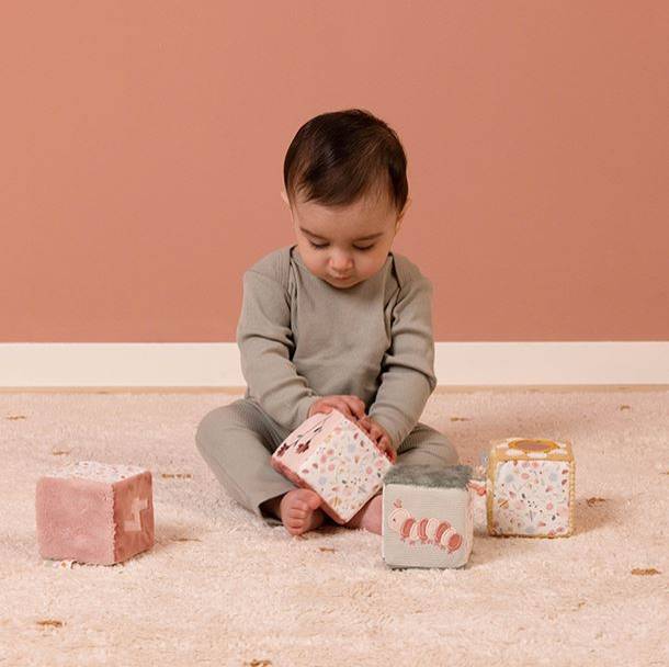 Little Dutch Set of soft cubes ´Flowers & Butterflies´ mīksto kubu komplekts Little Dutch Set of soft cubes ´Flowers & Butterflies´ mīksto kubu komplekts