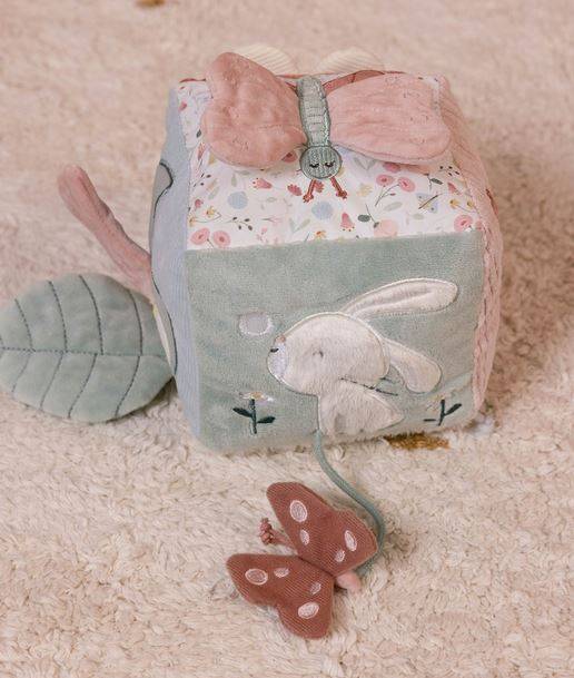 Little Dutch Soft activity cube ´Flowers & Butterflies´ mīkstais aktivitāšu kubs Little Dutch Soft activity cube ´Flowers & Butterflies´ mīkstais aktivitāšu kubs
