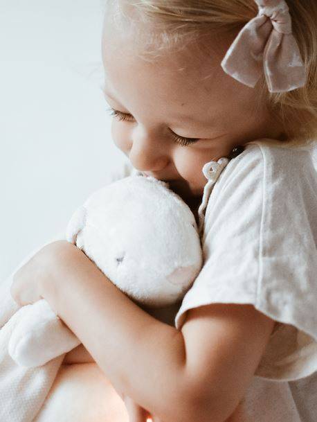 Moonie Humming Bunny – Cloud pelēks zaķītis ar rozā austiņām Moonie Humming Bunny – Cloud pelēks zaķītis ar rozā austiņām