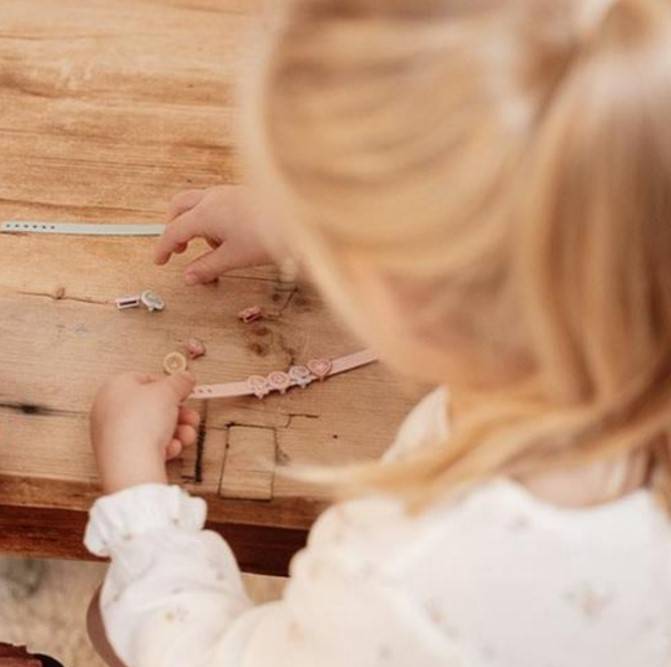 Little Dutch Slide Charm Bracelets Fairy Garden rokassprādzīšu veidošanas komplekts Little Dutch Slide Charm Bracelets Fairy Garden rokassprādzīšu veidošanas komplekts